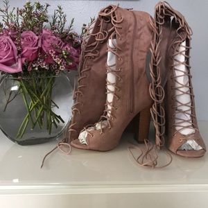 BRAND NEW Lace up Knee/Thigh high heels sz8